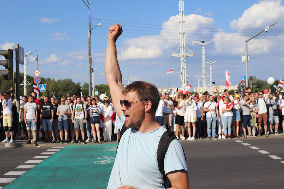 Junge Menschen bei Protesten in Belarus.