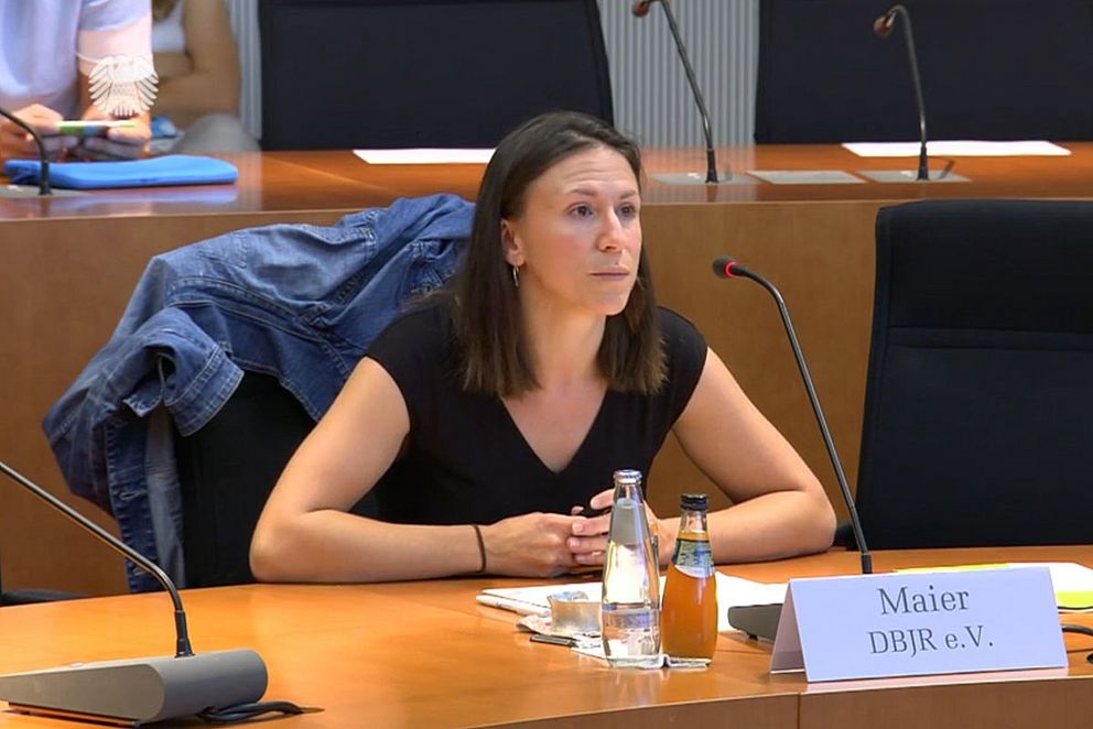 DBJR-Vorsitzende Lisi Maier bei Anhörung im Bundestag